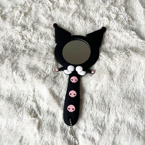 Sanrio Kuromi Black Mirror Silicone Adjustable Handle - Picture 3 of 3